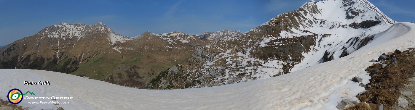 59 Val d'Arera ancora biancheggiante di neve.jpg